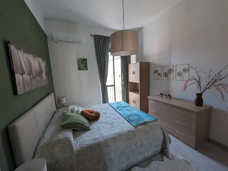 Luminoso Appartamento a Pochi Minuti dal Centro Città