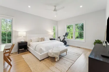 East Hampton. New Spacious 5-bedroom house. Pool with great outdoor living