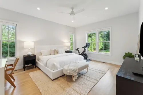 East Hampton. New Spacious 5-bedroom house. Pool with great outdoor living