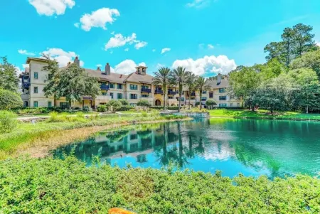 Laterra Oasis inside King and Bear World Golf Village - Resort style living Отели рядом с достопримечательностью «World Golf Village»