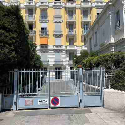 Seafront apartment on the Promenade des Anglais Hotel Exterior
