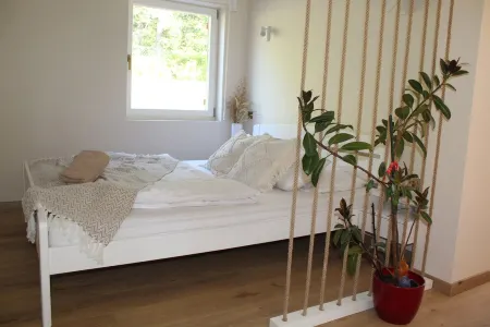 Chechar Inn Zlatar  - Serene, deluxe, mountain cottage with detached kitchenette Отели в г. Општина Нова Варош