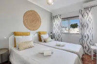 Discover a paradise: stunning beaches, golf courses and historic sites