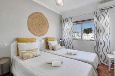 Discover a paradise: stunning beaches, golf courses and historic sites Hotels near Badoca Safari Park