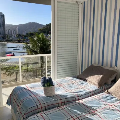Mansão com com Piscina e Incrivel Para o Mar e Cidade de Itapema