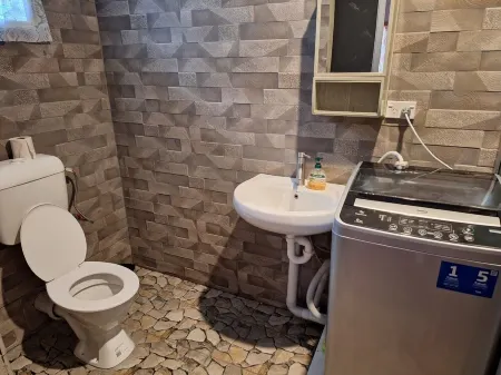 1 bedroom fully furnished flat Отели рядом с достопримечательностью «Confucius Institute»