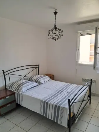 Beautiful bright apartment on the seafront Отели в г. Пор-ла-Нувель