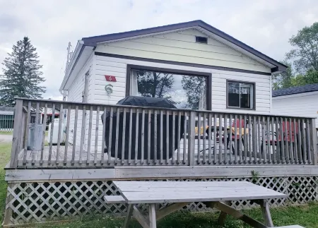 Mallard #6 Graceland Cottages