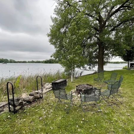 Cozy Lake Cottage between Fargo and Detroit Lakes -in the Cormorant Lakes area.