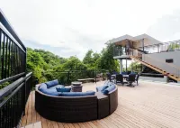 Escape to Paradise at THE LIGHTHOUSE VILLA! Hotels in Black Rock