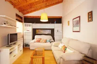 Next to the Cathedral, in the historical center. Apartment ideal for families