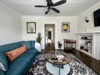 A luxury vintage condo close to lakefront and minutes from downtown! Các khách sạn ở Cook County