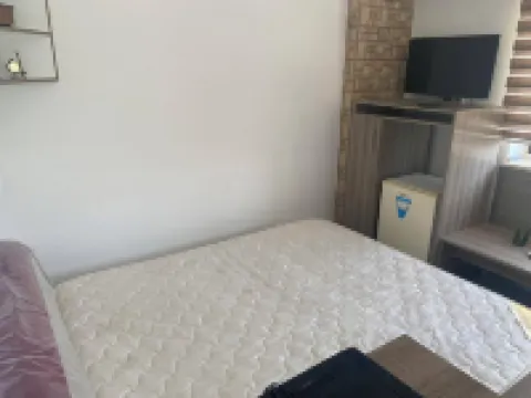 5 minutes from the beach! Furnished S0 studio, ideal for couple. 住宿飯店