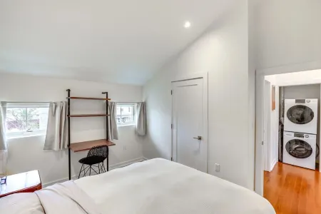 Charming Hudson Getaway - Walkable Retreat w/ Hudson River & Catskills Views