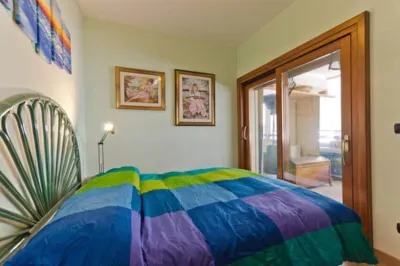 Laura's House x7 Отели в г. 