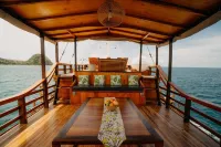 Private Sailling Komodo Cruise Overnight Charter