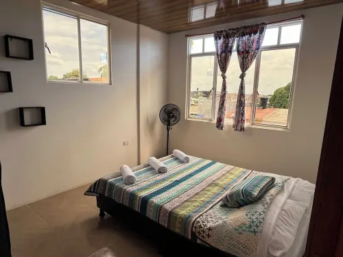 Precioso apartamento de 2 dormitorios  WiFi amplio y fresco excelente ubicación 아카시아 호텔