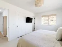 Scenic Mountain View Desert Escape. Located between Palm Springs & Joshua Tree