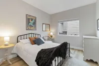 Charming Castle Rock 3BR 3BTH Ranch Style House Ideal for Longer Stays.