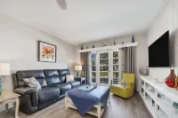 Relax at the Blue Buttercup in Sarasota's sweet SouthSide village!