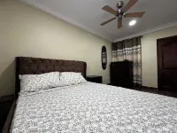 Modern 2-Bedroom Apartment Near Beach - Rose Villa Accra Suite F3 Hotels in Gbawe