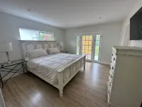 Spacious 5-bedroom house in enchanting Northridge with WiFi, AC Các khách sạn ở Northridge