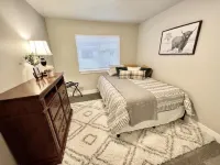 New Towhhome in heart of Idaho Falls walk to WalMart. 4 Bedroom sleeps 8
