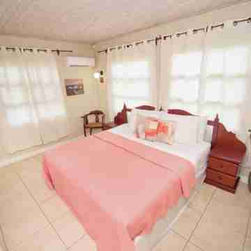 3-bedroom house 5 minutes from Sheraton Mall, AC, WiFi. 10 mins from Beaches Rooms