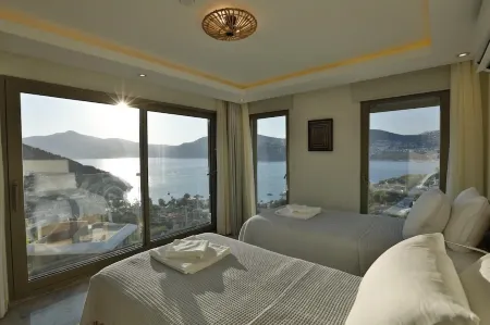 Award Winning Panoramic 4-bed/bath villa 100 m. from beach, pool, jacuzzi, sauna Отели рядом с достопримечательностью «Kaputas Beach»