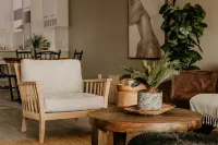 Charming 2-Bedroom Retreat in the Heart of Swakopmund – Walk to Beach & Cafés!