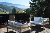 Stunning villa, Tuscan hills near Florence, private infinity pool, large hot tub Hotel a Pontassieve