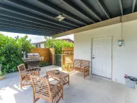 Charming Family Retreat in Miami: 10 Min from Miami International Airport Hotels in Westchester