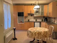 40 m2 house with small garden 20 minutes from the center of Paris door to door