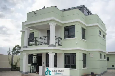 Luxury Home with enough room for family. Rooftop dining with views. Hotel a 