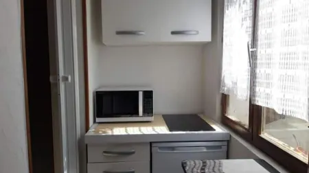 Self-contained studio in the heart of the Yvelines Отели рядом со станцией Houdan