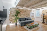 In the heart of the old town in Torri del Benaco 50 mt from the water.