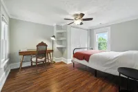 Super Cozy 5 Acre Farmhouse in Luray - Close to Everything Hotels in Luray