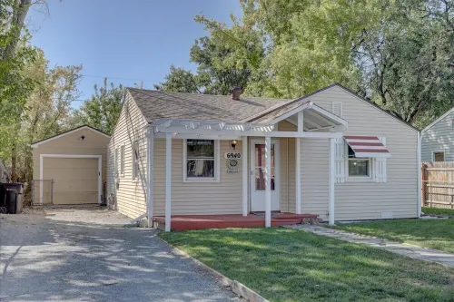 Comfy bungalow and fast Wi-Fi!