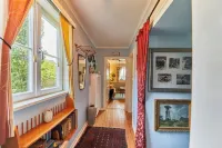 Cozy vacation apartment in the 50s style in Bielefeld. With pinball machine & projector!