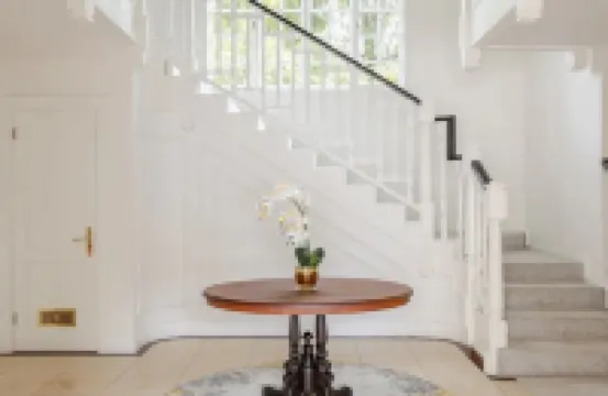 Spacious 5-bedroom house in amazing Sandton with AC