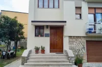 2-bedroom apartment in classical Tuscan style