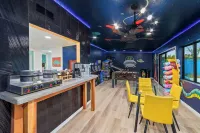 Game Room-Pool heated w/jacuzzi-Waffles-2 California King Beds-U of A 8 miles