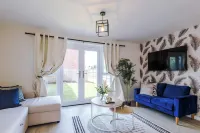 Luxury & Modern Equipped Liverpool 3 Bedroom House WParking Sleeps 9 Max Hotels in Speke