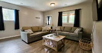 Thunder Bay Retreat, beautiful property with trails. Close to all anemnities.