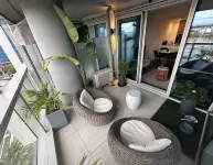 Rise to the Top! Modern 2 Bedroom w/Balcony, Gym, Pool, Spa, Sauna & Steam room Hotels in Moonee Ponds