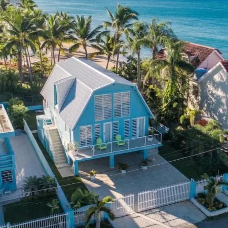 Adorable Beach House, Concha Azul in Sea Beach! Отели в г. Ринкон