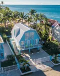 Adorable Beach House, Concha Azul in Sea Beach!