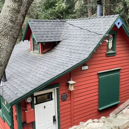 Magic Love Nest - 5 min from village. Stream below.