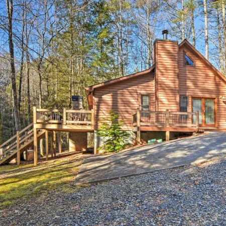 Blue Ridge Mtns Creekside Cabin w/ Hot Tub + Pier!