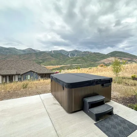 Hot Tub: Heber City Home 15 Mi to Park City!